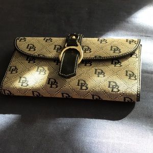 Dooney & Bourke wallet